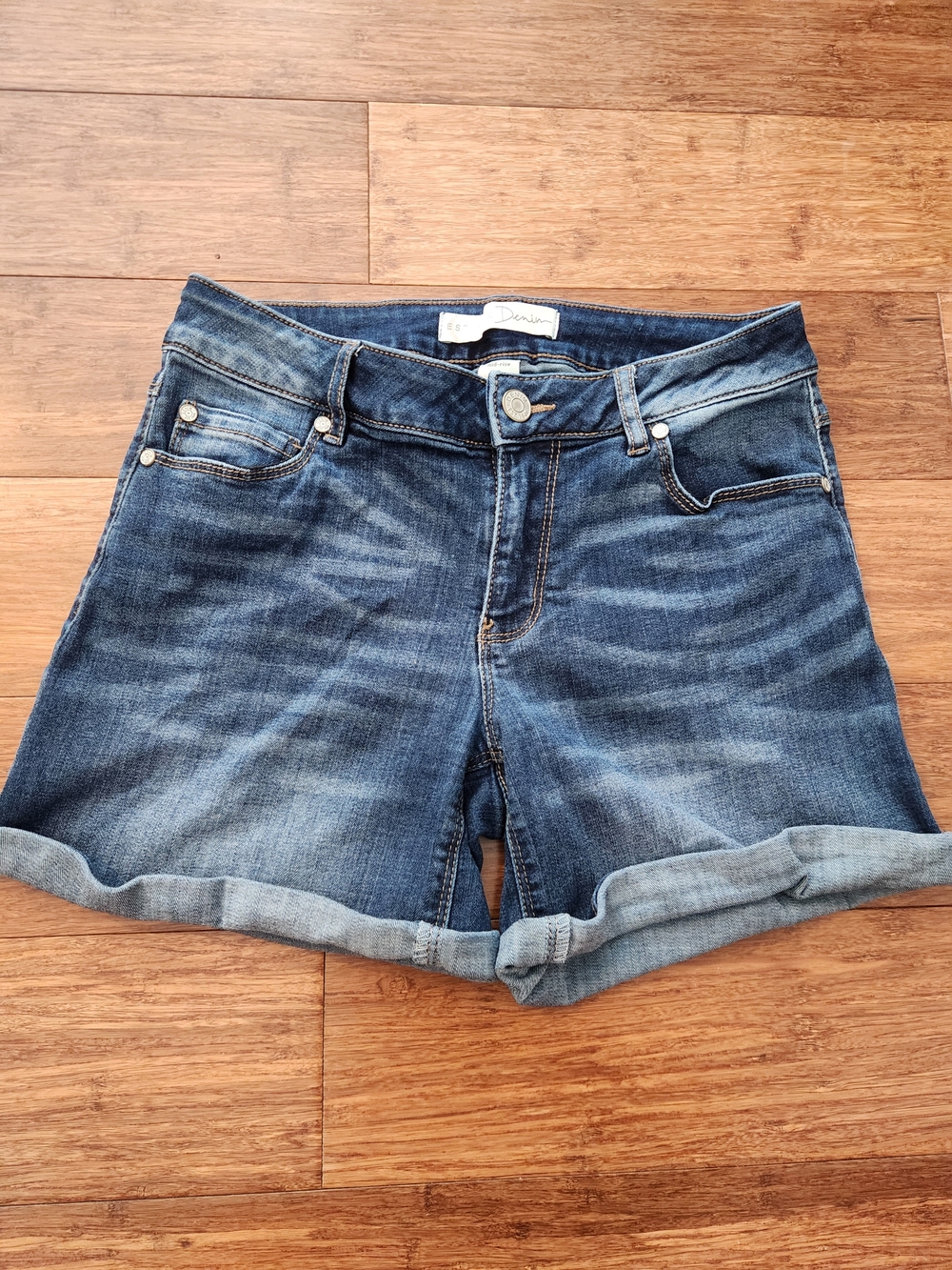 C Est. 1946 Women's Roll-Cuff Stretchy Denim Mid-rise Shorts, Size 2
